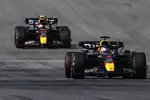 Foto zur News: Max Verstappen (Red Bull) und Sergio Perez (Red Bull)