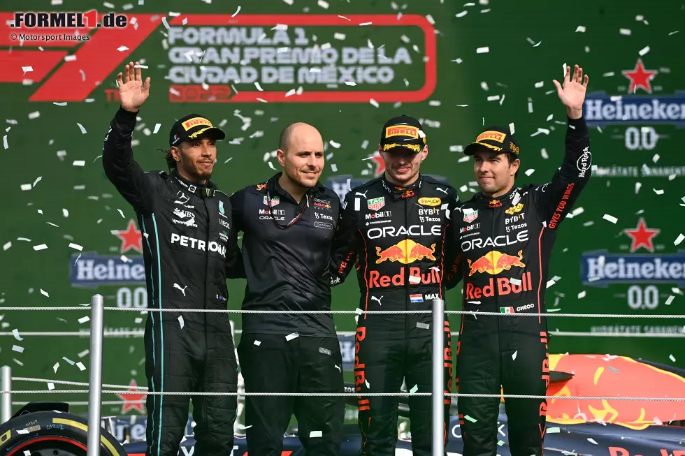 Foto zur News: Lewis Hamilton (Mercedes), Max Verstappen (Red Bull) und Sergio Perez (Red Bull)