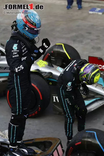 Foto zur News: George Russell (Mercedes) und Lewis Hamilton (Mercedes)