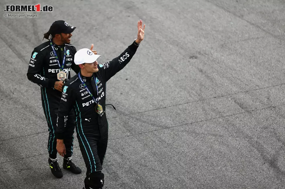 Foto zur News: George Russell (Mercedes) und Lewis Hamilton (Mercedes)