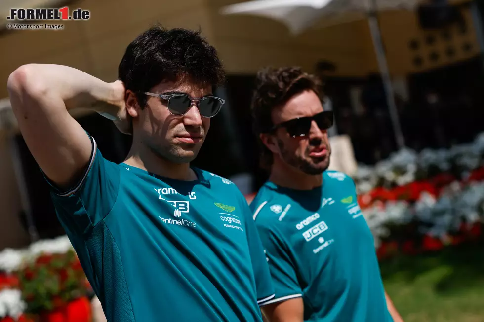 Foto zur News: Fernando Alonso (Aston Martin) und Lance Stroll (Aston Martin)