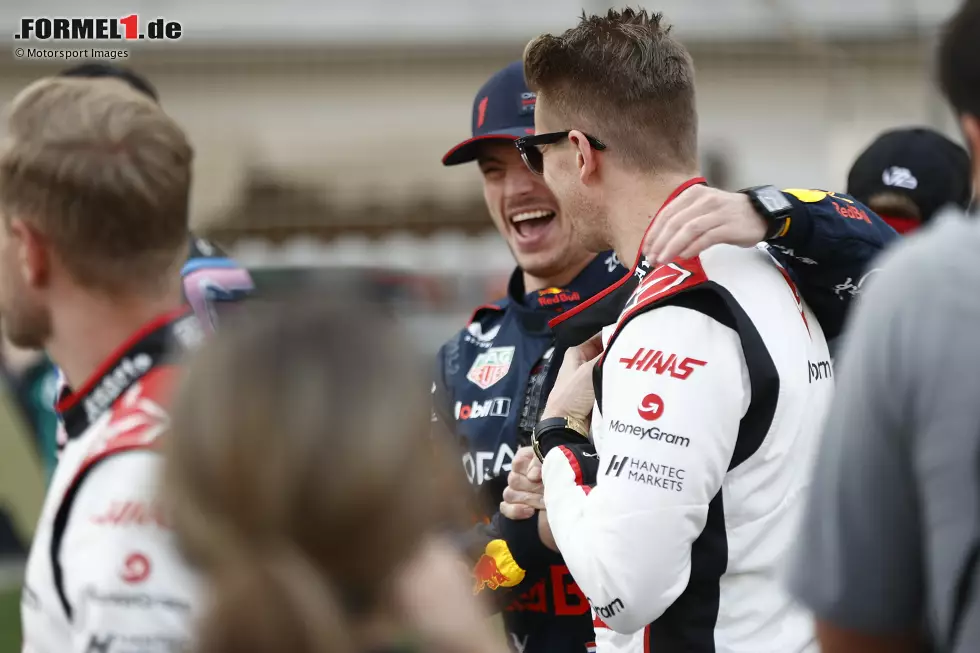 Foto zur News: Max Verstappen (Red Bull) und Nico Hülkenberg (Haas)