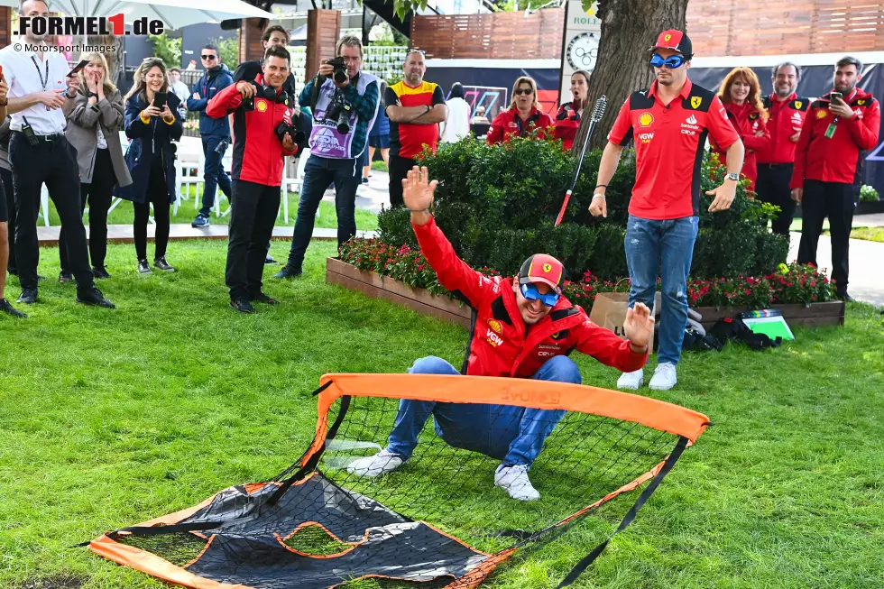 Foto zur News: Charles Leclerc (Ferrari) und Carlos Sainz (Ferrari)