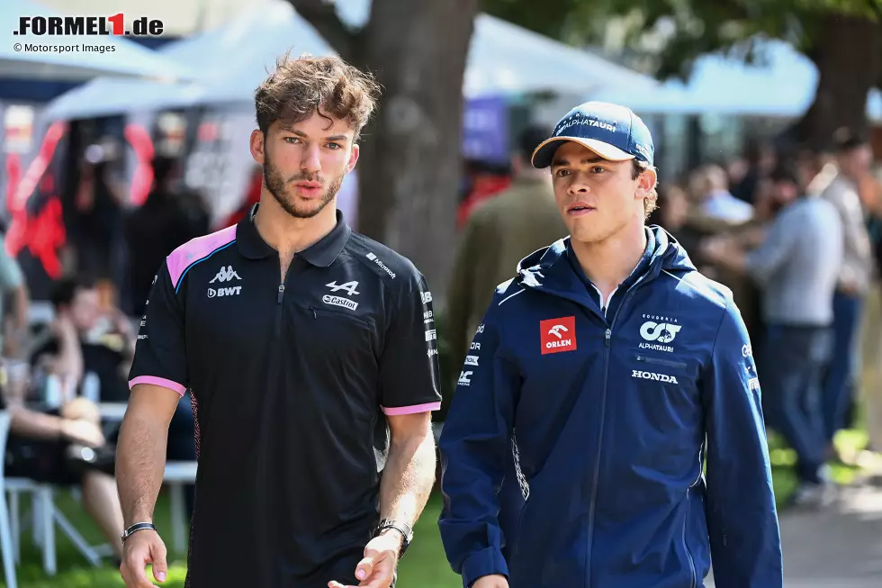 Foto zur News: Pierre Gasly (Alpine) und Nyck de Vries (AlphaTauri)