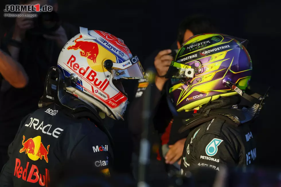 Foto zur News: Max Verstappen (Red Bull) und Sergio Perez (Red Bull)