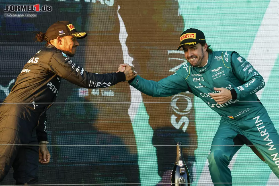 Foto zur News: Lewis Hamilton (Mercedes) und Fernando Alonso (Aston Martin)