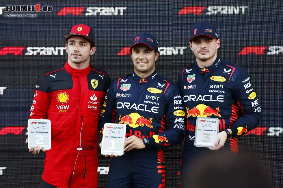 Foto zur News: Charles Leclerc (Ferrari), Sergio Perez (Red Bull) und Max Verstappen (Red Bull)