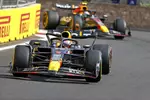 Foto zur News: Max Verstappen (Red Bull) und Sergio Perez (Red Bull)