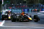 Foto zur News: Max Verstappen (Red Bull) und Sergio Perez (Red Bull)