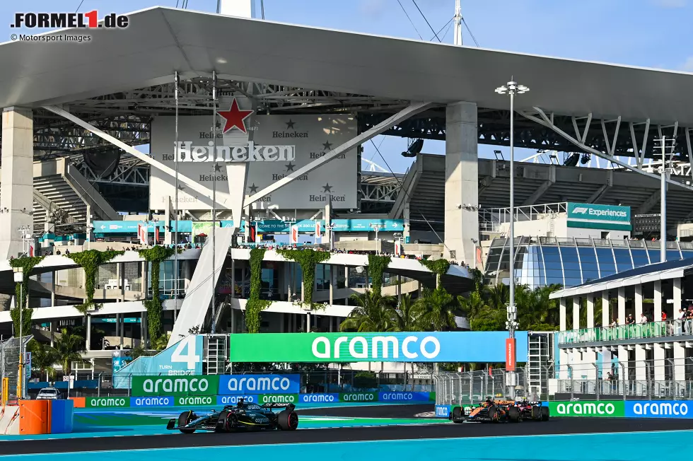 Foto zur News: Lance Stroll (Aston Martin), Oscar Piastri (McLaren) und Carlos Sainz (Ferrari)