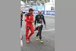 Foto zur News: Carlos Sainz (Ferrari) und Sergio Perez (Red Bull)