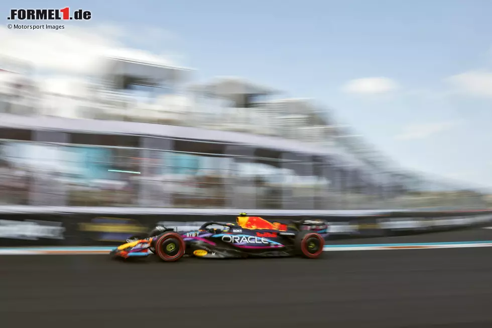 Foto zur News: Sergio Perez (Red Bull)