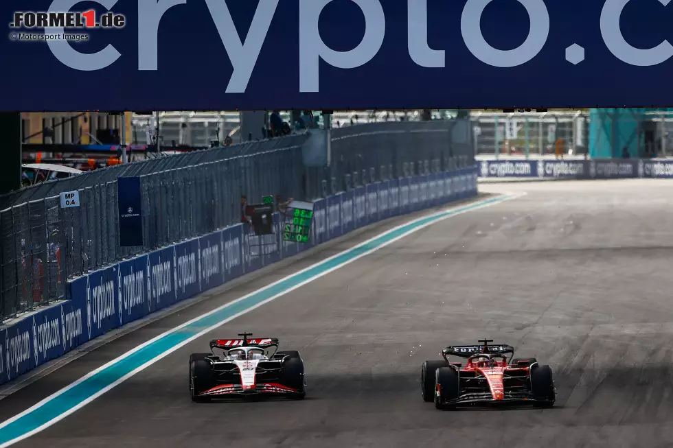 Foto zur News: Charles Leclerc (Ferrari) und Kevin Magnussen (Haas)