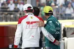 Foto zur News: Charles Leclerc (Ferrari) und Fernando Alonso (Aston Martin)