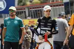 Foto zur News: Fernando Alonso (Aston Martin) und Oscar Piastri (McLaren)