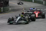 Foto zur News: Lewis Hamilton (Mercedes), Charles Leclerc (Ferrari) und Pierre Gasly (Alpine)