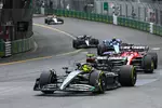 Foto zur News: Lewis Hamilton (Mercedes), Charles Leclerc (Ferrari) und Pierre Gasly (Alpine)