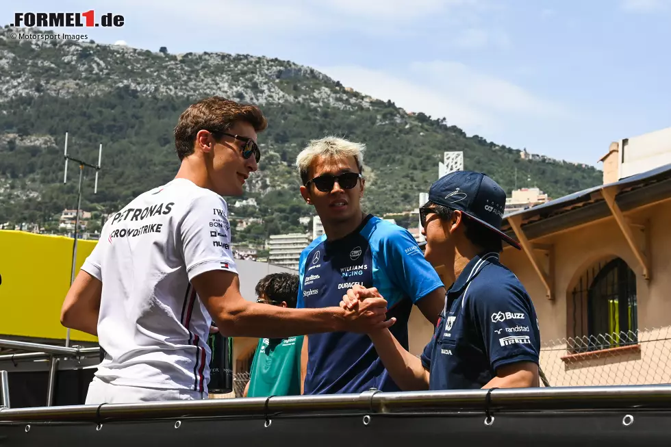 Foto zur News: Alexander Albon (Williams), George Russell (Mercedes) und Yuki Tsunoda (AlphaTauri)