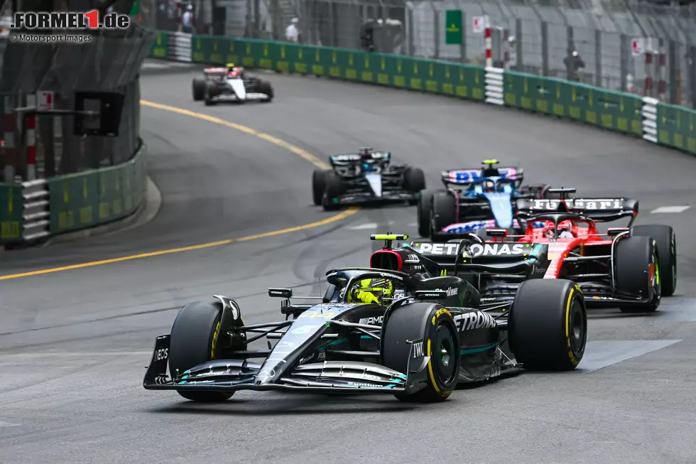 Foto zur News: Lewis Hamilton (Mercedes), Charles Leclerc (Ferrari) und Pierre Gasly (Alpine)