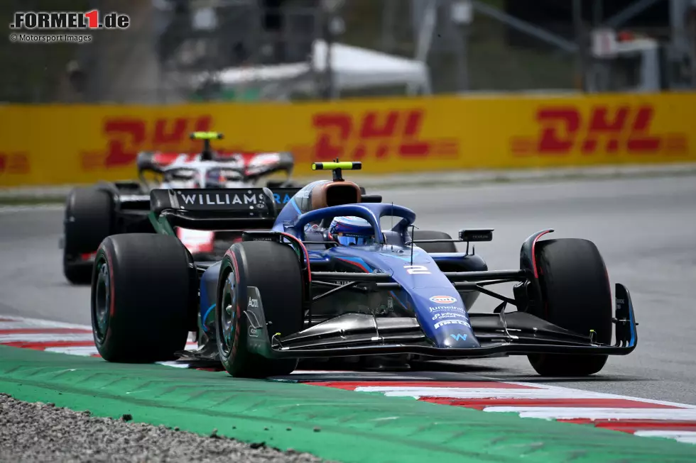 Foto zur News: Logan Sargeant (Williams) und Nico Hülkenberg (Haas)