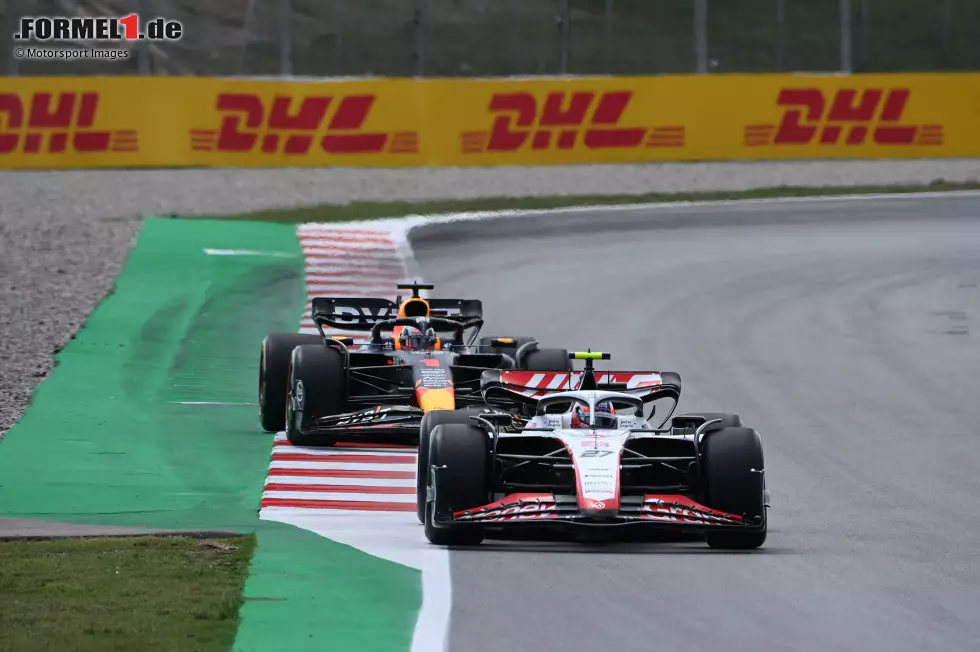 Foto zur News: Nico Hülkenberg (Haas) und Max Verstappen (Red Bull)