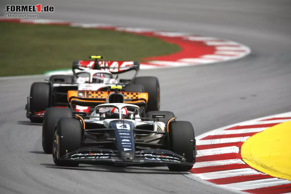 Foto zur News: Lando Norris (McLaren) und Nico Hülkenberg (Haas)