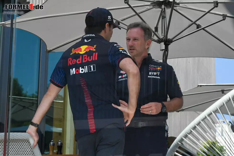 Foto zur News: Christian Horner und Sergio Perez (Red Bull)