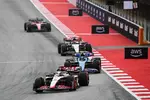 Foto zur News: Kevin Magnussen (Haas), Pierre Gasly (Alpine) und Nyck de Vries (AlphaTauri)