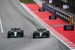 Foto zur News: Lewis Hamilton (Mercedes) und Lance Stroll (Aston Martin)