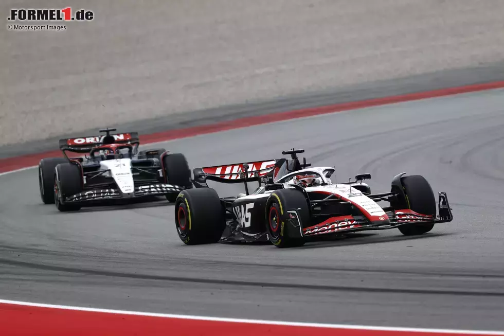 Foto zur News: Kevin Magnussen (Haas) und Nyck de Vries (AlphaTauri)