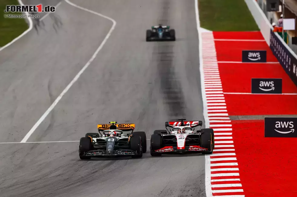 Foto zur News: Lando Norris (McLaren) und Kevin Magnussen (Haas)