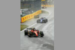 Foto zur News: Alexander Albon (Williams) und Carlos Sainz (Ferrari)