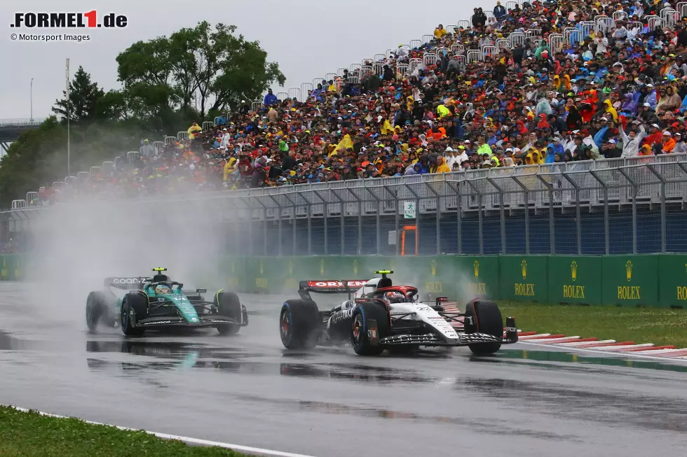 Foto zur News: Yuki Tsunoda (AlphaTauri) und Fernando Alonso (Aston Martin)