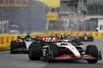 Foto zur News: Nico Hülkenberg (Haas) und Lance Stroll (Aston Martin)