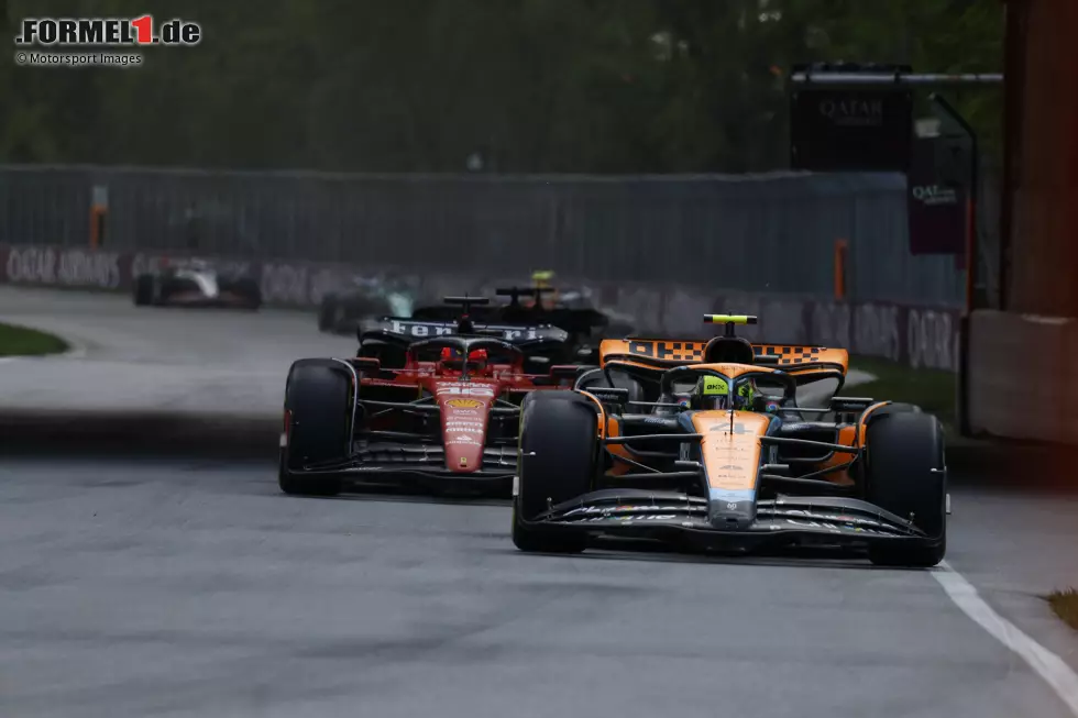 Foto zur News: Lando Norris (McLaren) und Charles Leclerc (Ferrari)