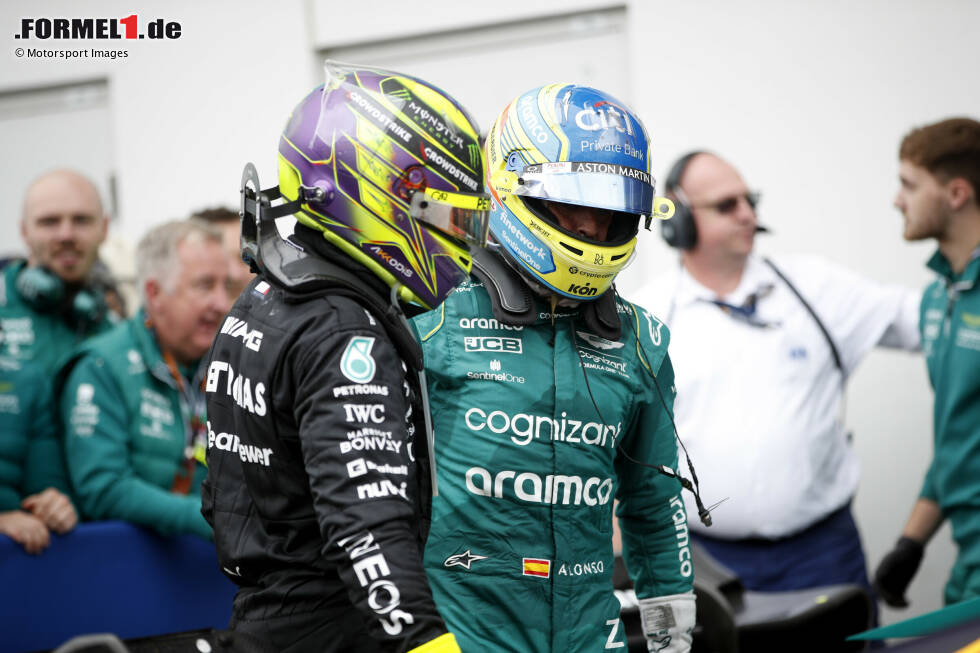Foto zur News: Lewis Hamilton (Mercedes) und Fernando Alonso (Aston Martin)