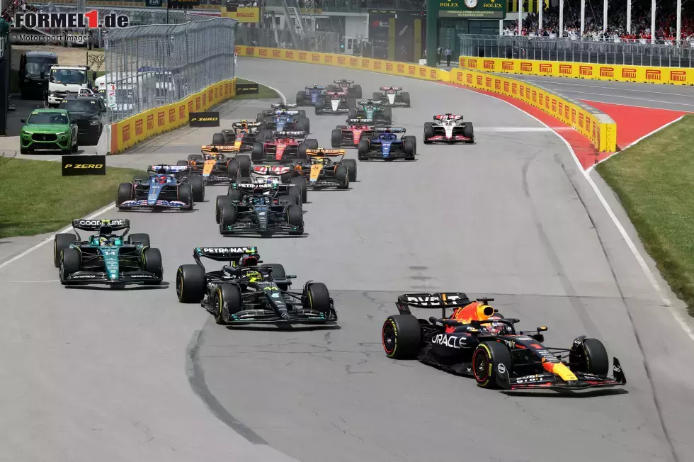 Foto zur News: Max Verstappen (Red Bull), Lewis Hamilton (Mercedes), Fernando Alonso (Aston Martin), George Russell (Mercedes) und Esteban Ocon (Alpine)