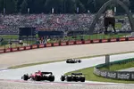 Foto zur News: Nyck de Vries (AlphaTauri), Sergio Perez (Red Bull) und Charles Leclerc (Ferrari)