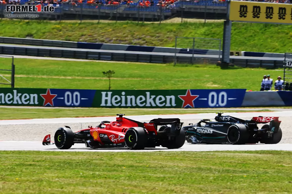 Foto zur News: Lewis Hamilton (Mercedes) und Charles Leclerc (Ferrari)