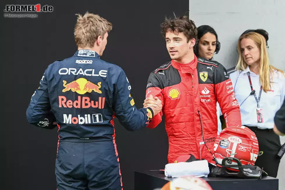 Foto zur News: Max Verstappen (Red Bull) und Charles Leclerc (Ferrari)