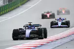 Foto zur News: Alexander Albon (Williams), Esteban Ocon (Alpine) und Charles Leclerc (Ferrari)