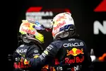 Foto zur News: Max Verstappen (Red Bull) und Sergio Perez (Red Bull)