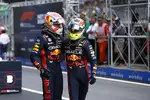 Foto zur News: Max Verstappen (Red Bull) und Sergio Perez (Red Bull)