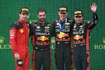 Foto zur News: Charles Leclerc (Ferrari), Max Verstappen (Red Bull) und Sergio Perez (Red Bull)