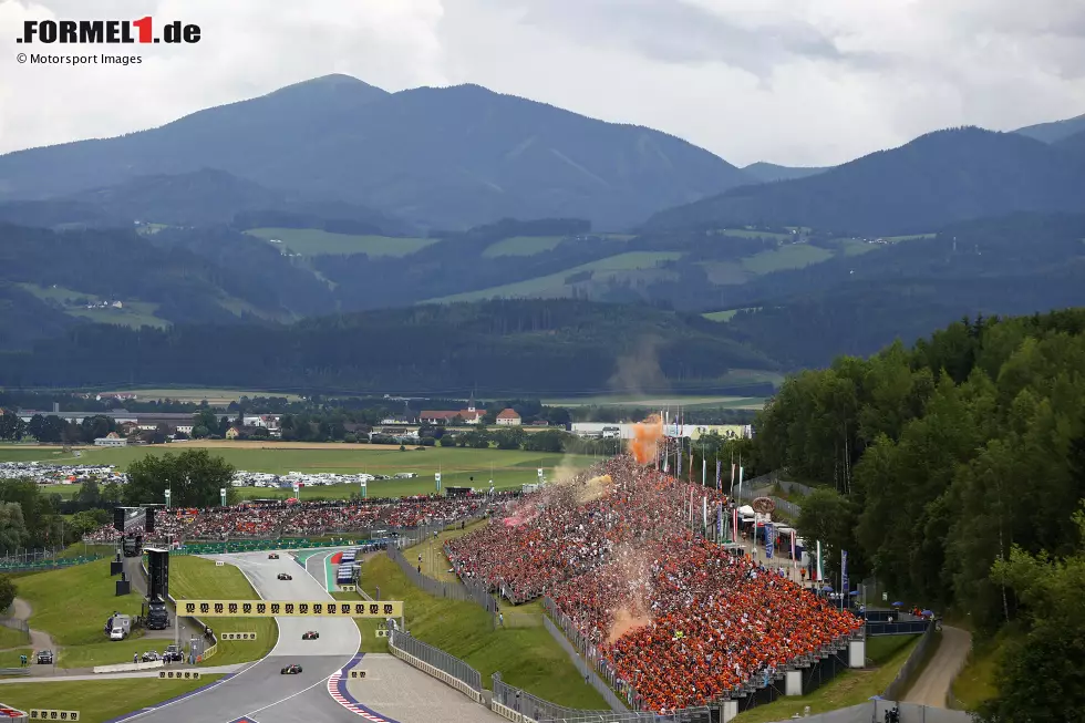 Foto zur News: Max Verstappen (Red Bull), Charles Leclerc (Ferrari) und Carlos Sainz (Ferrari)