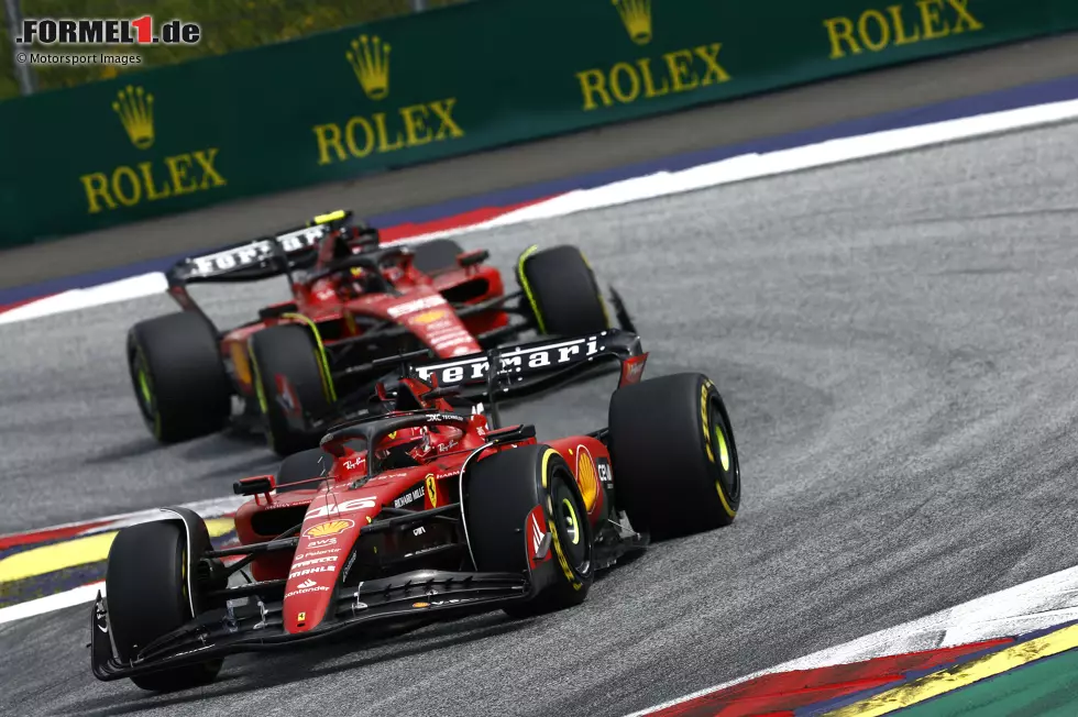 Foto zur News: Charles Leclerc (Ferrari) und Carlos Sainz (Ferrari)