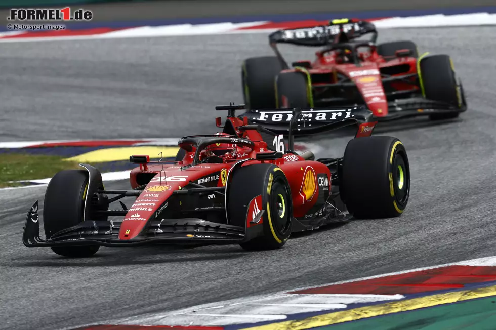 Foto zur News: Charles Leclerc (Ferrari) und Carlos Sainz (Ferrari)