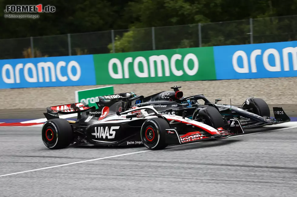 Foto zur News: George Russell (Mercedes) und Kevin Magnussen (Haas)