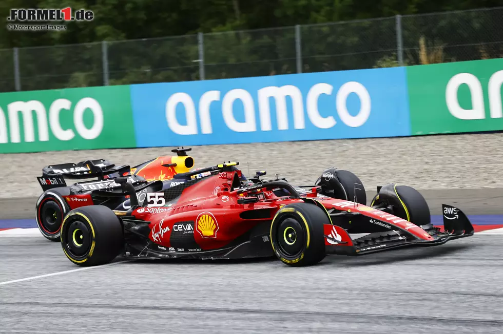 Foto zur News: Carlos Sainz (Ferrari) und Max Verstappen (Red Bull)