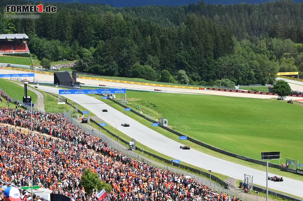 Foto zur News: Guanyu Zhou (Alfa Romeo), Esteban Ocon (Alpine) und Sergio Perez (Red Bull)